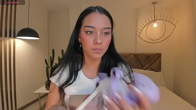 Snapshot of AmaliaCrus chatting on October 22, 2025, 8:08 pm AmaliaCrus online show from October 22, 2025, 8:08 pm