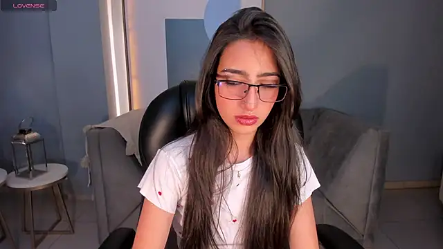 Snapshot of LarisaSmirnov chatting on October 6, 2025, 12:08 am LarisaSmirnov online show from October 6, 2025, 12:08 am
