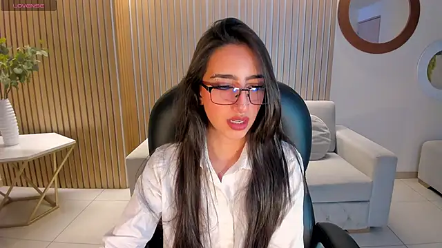 Snapshot of LarisaSmirnov chatting on October 21, 2025, 4:02 am LarisaSmirnov online show from October 21, 2025, 4:02 am
