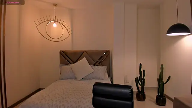 MaiaCollins online show from February 27, 2026, 6:52 pm