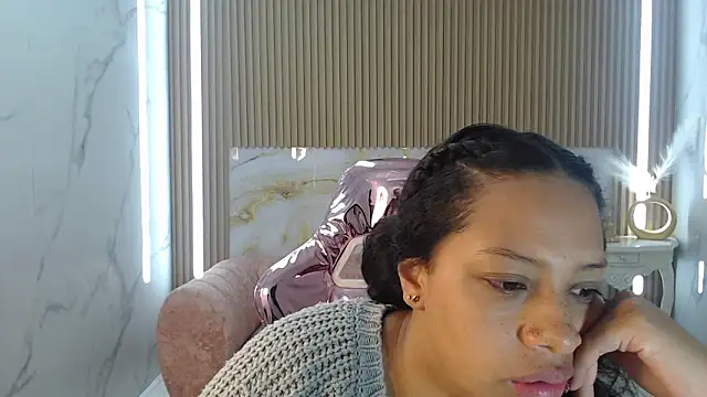 zhara rose s online show from March 21, 2025, 3:01 am