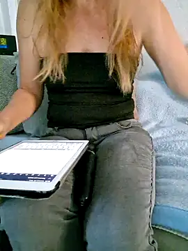 Snapshot of naturliebe chatting on March 25, 2026, 8:31 am naturliebe online show from March 25, 2026, 8:31 am