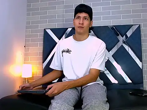 Snapshot of Jhojan_twink chatting on September 27, 2025, 12:10 pm Jhojan twink online show from September 27, 2025, 12:10 pm