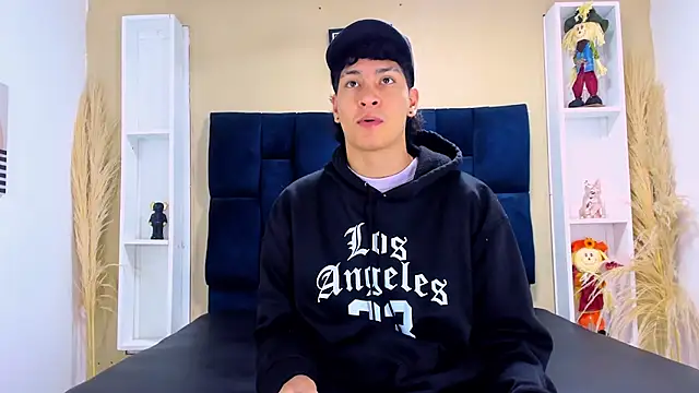 Snapshot of Jhojan_twink chatting on October 2, 2025, 12:01 pm Jhojan twink online show from October 2, 2025, 12:01 pm