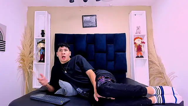 Snapshot of Jhojan_twink chatting on October 9, 2025, 12:25 pm Jhojan twink online show from October 9, 2025, 12:25 pm