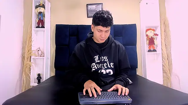 Snapshot of Jhojan_twink chatting on October 10, 2025, 12:04 pm Jhojan twink online show from October 10, 2025, 12:04 pm