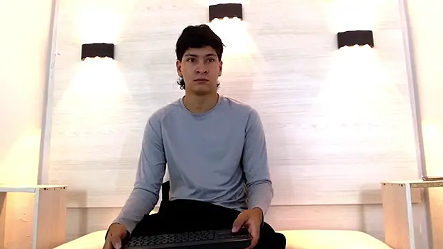 Jhojan twink online show from December 3, 2025, 2:04 pm