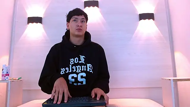 Jhojan twink online show from December 5, 2025, 12:03 pm