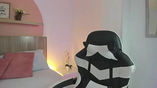 nina blake online show from October 7, 2025, 2:31 am