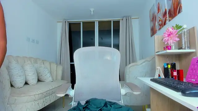 Snapshot of karol_f00x chatting on February 20, 2026, 1:02 am karol f00x online show from February 20, 2026, 1:02 am