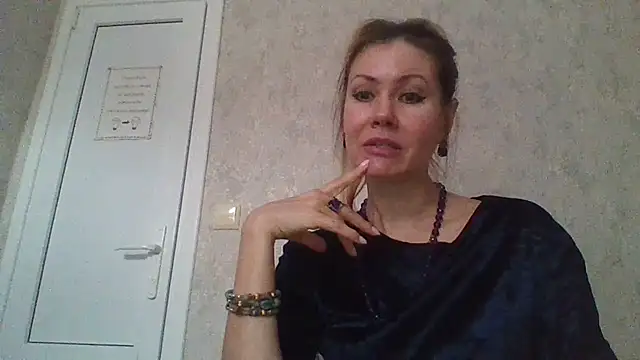 Eva Neon online show from March 15, 2025, 1:29 pm