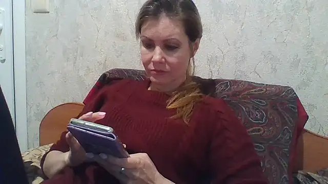 Eva Neon online show from March 21, 2025, 4:18 pm