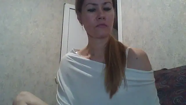 Eva Neon online show from September 10, 2025, 4:18 pm