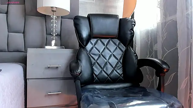 Snapshot of AliceStevens_ chatting on November 5, 2025, 2:06 pm AliceStevens online show from November 5, 2025, 2:06 pm