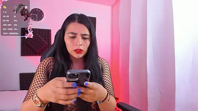 hannarusso online show from October 30, 2025, 10:43 pm