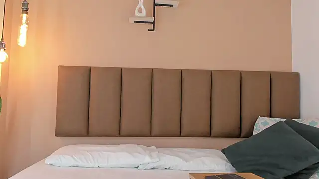 Snapshot of honeygray02 chatting on October 8, 2025, 12:03 pm honeygray02 online show from October 8, 2025, 12:03 pm