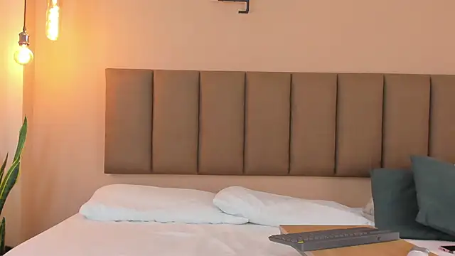 Snapshot of honeygray02 chatting on October 31, 2025, 12:39 pm honeygray02 online show from October 31, 2025, 12:39 pm