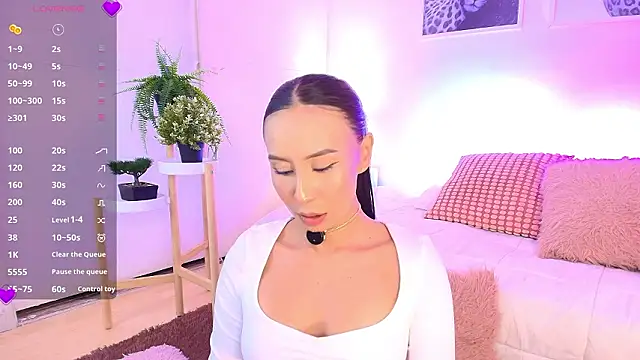 Valen ross  online show from March 17, 2026, 9:29 pm