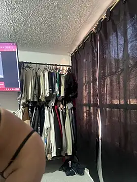 KatianPierce online show from June 20, 2026, 9:39 pm