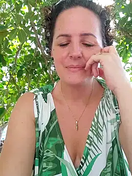 emiliemilf online show from April 28, 2026, 7:52 pm