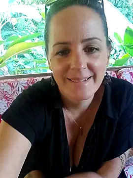emiliemilf online show from June 8, 2026, 8:09 pm
