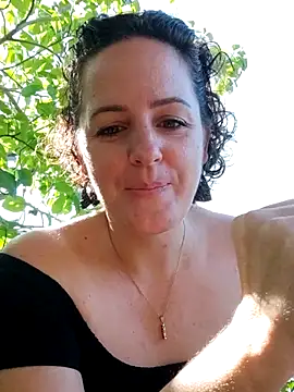 emiliemilf online show from June 19, 2026, 7:17 pm
