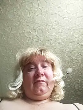 Snapshot of MerellinFicus chatting on June 9, 2026, 4:18 pm MerellinFicus online show from June 9, 2026, 4:18 pm