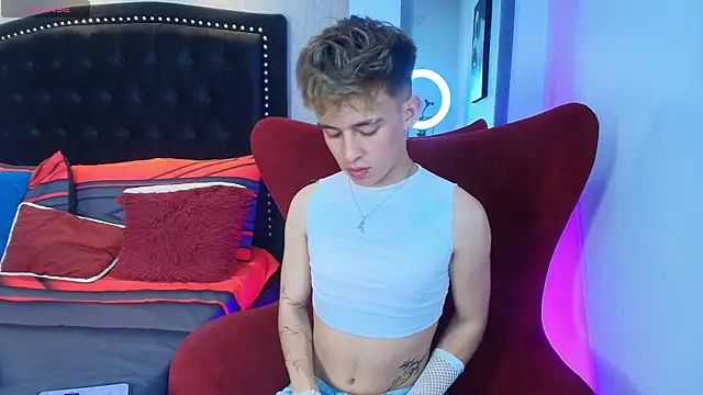 LiamWildx20 online show from September 26, 2025, 4:38 am