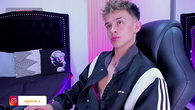 LiamWildx20 online show from May 6, 2026, 5:57 am