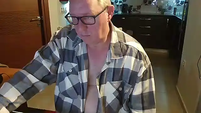 Snapshot of JamesBauer chatting on February 12, 2026, 4:29 am JamesBauer online show from February 12, 2026, 4:29 am