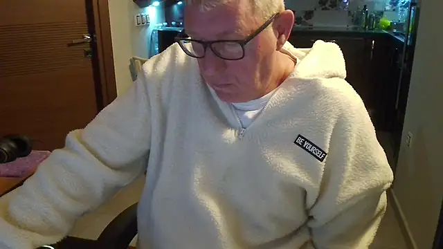 Snapshot of JamesBauer chatting on February 21, 2026, 4:46 am JamesBauer online show from February 21, 2026, 4:46 am