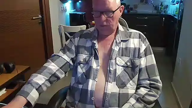 Snapshot of JamesBauer chatting on February 25, 2026, 5:06 am JamesBauer online show from February 25, 2026, 5:06 am