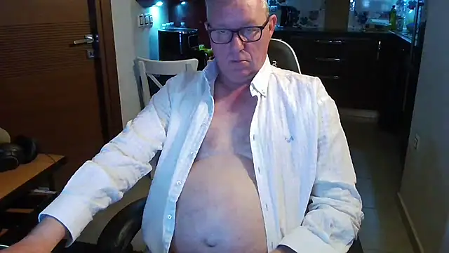 Snapshot of JamesBauer chatting on February 28, 2026, 4:35 am JamesBauer online show from February 28, 2026, 4:35 am