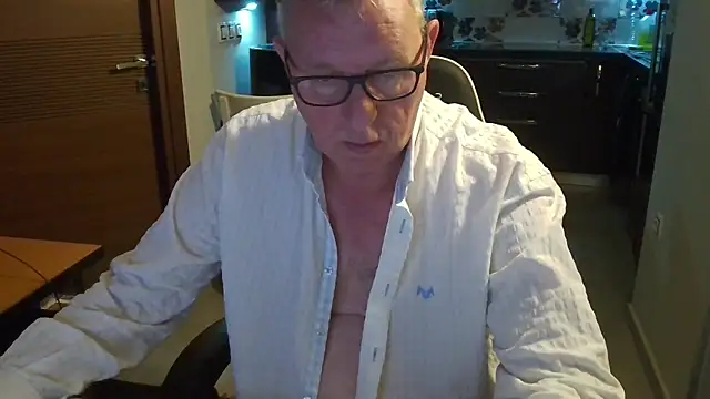 Snapshot of JamesBauer chatting on March 1, 2026, 4:58 am JamesBauer online show from March 1, 2026, 4:58 am