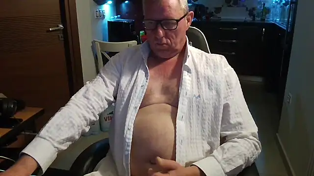 Snapshot of JamesBauer chatting on March 6, 2026, 4:20 am JamesBauer online show from March 6, 2026, 4:20 am