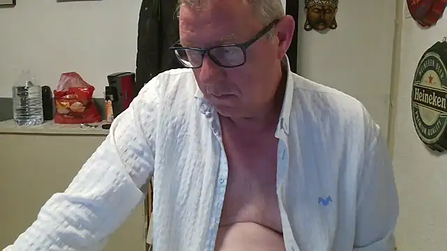 Snapshot of JamesBauer chatting on March 21, 2026, 5:23 am JamesBauer online show from March 21, 2026, 5:23 am