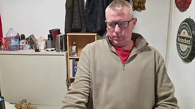 Snapshot of JamesBauer chatting on April 11, 2026, 3:44 am JamesBauer online show from April 11, 2026, 3:44 am