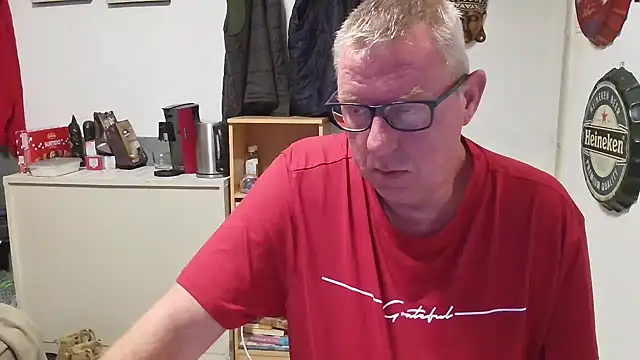 Snapshot of JamesBauer chatting on April 13, 2026, 4:29 am JamesBauer online show from April 13, 2026, 4:29 am