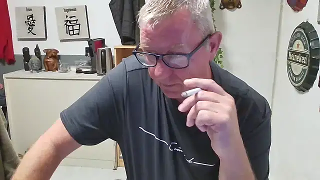 Snapshot of JamesBauer chatting on April 19, 2026, 3:50 am JamesBauer online show from April 19, 2026, 3:50 am