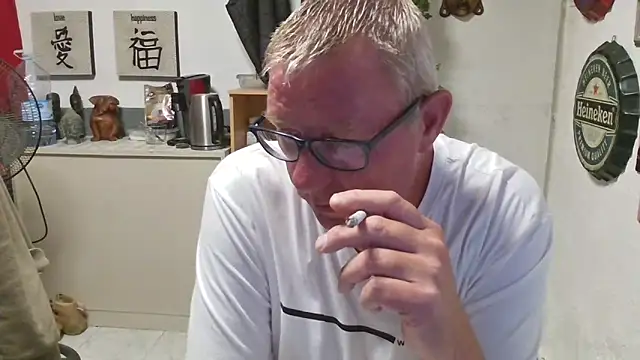 Snapshot of JamesBauer chatting on April 21, 2026, 4:30 am JamesBauer online show from April 21, 2026, 4:30 am