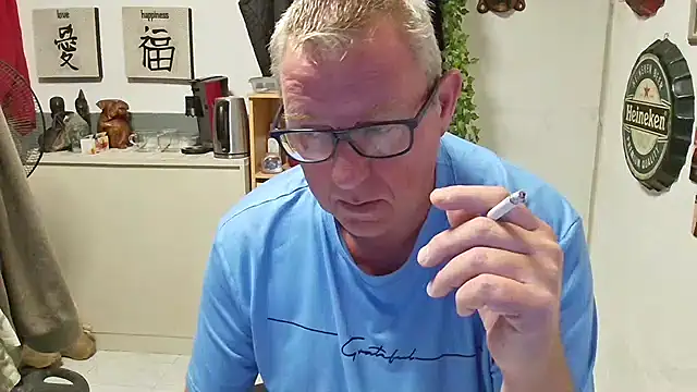 Snapshot of JamesBauer chatting on April 23, 2026, 4:14 am JamesBauer online show from April 23, 2026, 4:14 am