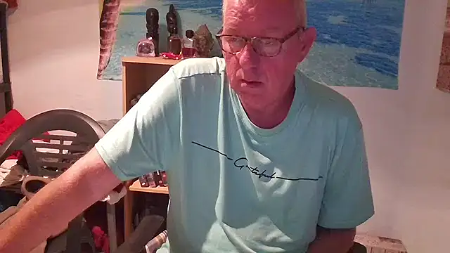 Snapshot of JamesBauer chatting on May 7, 2026, 4:18 am JamesBauer online show from May 7, 2026, 4:18 am