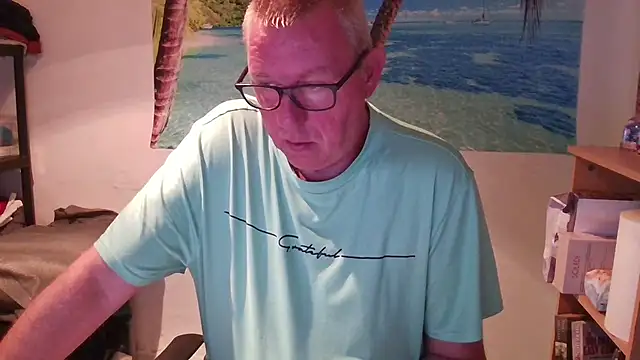 Snapshot of JamesBauer chatting on May 15, 2026, 4:30 am JamesBauer online show from May 15, 2026, 4:30 am