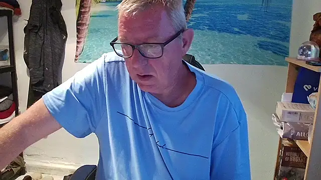 Snapshot of JamesBauer chatting on June 3, 2026, 4:59 am JamesBauer online show from June 3, 2026, 4:59 am