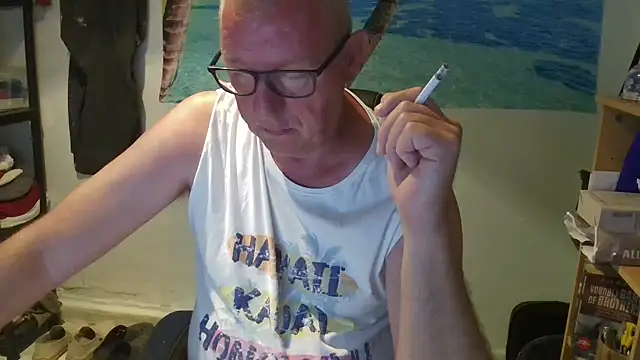 Snapshot of JamesBauer chatting on June 10, 2026, 4:34 am JamesBauer online show from June 10, 2026, 4:34 am
