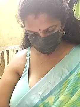 Snapshot of poojaa-rani chatting on March 21, 2026, 5:49 pm poojaa-rani online show from March 21, 2026, 5:49 pm