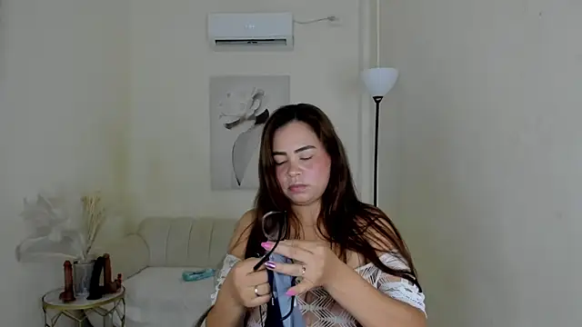 Andressa carpio online show from May 8, 2026, 3:23 am