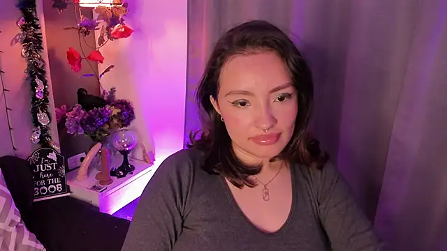 Snapshot of Angelica_Moon21 chatting on October 9, 2025, 4:10 am Angelica Moon21 online show from October 9, 2025, 4:10 am