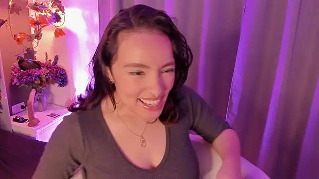 Snapshot of Angelica_Moon21 chatting on October 22, 2025, 4:57 am Angelica Moon21 online show from October 22, 2025, 4:57 am