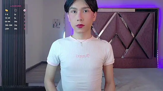 Ash Femboy online show from November 15, 2025, 7:32 pm